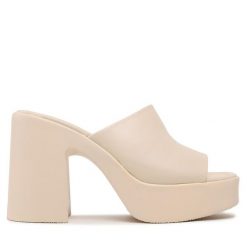 Klapki DeeZee. Brązowe klapki DeeZee, bez wzorów, bez obcasa, bez zapięcia. Za 169.99 zł.