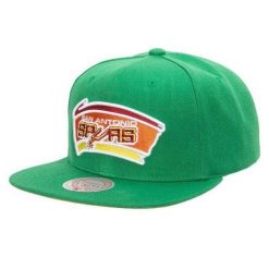 Czapka typu snapback San Antonio Spurs NBA Like Mike Hwc. Zielone czapki z daszkiem Mitchell & Ness, bez wzorów, sportowe. Za 190.50 zł.