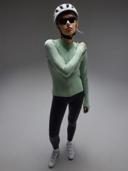 4F Legginsy rowerowe z żelowo-piankową wkładką i szelkami damskie - czarne XL. Czarne legginsy 4f, bez wzorów, z dzianiny, sportowe, długie. W wyprzedaży za 229.99 zł.