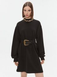 Versace Jeans Couture Sukienka dzianinowa 75HAO971 Czarny Relaxed Fit. Czarne sukienki Versace Jeans Couture, bez wzorów, z bawełny, bez kołnierzyka, bez ramiączek. Za 2,019.00 zł.
