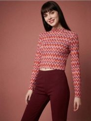 Żakardowa bluzka z golfem - wielobarwny. Bluzki Sinsay, l, bez wzorów, z żakardem, bez kołnierzyka, bez ramiączek. W wyprzedaży za 19.99 zł.