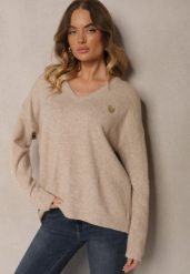 Ciemnobeżowy Sweter z Wełną i Dekoltem w Serek Ziviola. Brązowe swetry Renee, bez wzorów, z jeansu, biznesowe, bez ramiączek. W wyprzedaży za 111.99 zł.