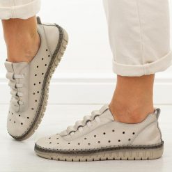 Beżowe skórzane półbuty damskie Filippo Dp7619/26. Brązowe półbuty wsuwane Filippo, na lato, bez wzorów, z jeansu, biznesowe, z okrągłym noskiem, bez obcasa, na płaskiej podeszwie. W wyprzedaży za 197.10 zł.