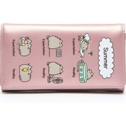 Portfel z nadrukiem pusheen - Różowy. Paski marki Cropp. W wyprzedaży za 14.99 zł.