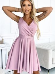 Sukienka Model Maya 478-2 Dirty Pink - Numoco. Różowe sukienki NUMOCO, l, bez wzorów, z elastanu, z asymetrycznym kołnierzem, plus size, bez ramiączek, asymetryczne. Za 385.57 zł.