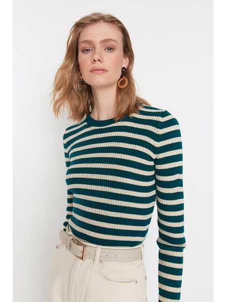 Trendyol Sweter w kolorze ciemnozielono-kremowym rozmiar: M. Brązowe swetry Trendyol, m, bez wzorów, bez ramiączek. Za 52.99 zł.