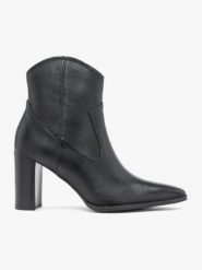 Czarne botki kowbojki na wysokim obcasie. Czarne botki Ryłko, bez wzorów, ze skóry, eleganckie, bez obcasa, na obcasie, bez zapięcia. Za 599.99 zł.