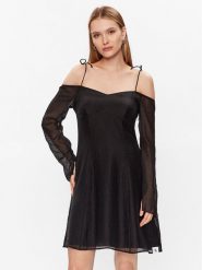 Calvin Klein Jeans Sukienka codzienna J20J222134 Czarny Regular Fit. Czarne sukienki Calvin Klein Jeans, na co dzień, xs, bez wzorów, z jeansu, bez kołnierzyka, bez ramiączek, proste. Za 299.99 zł.