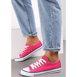 Fuksjowe Trampki Blanc. Czerwone trampki Renee, bez wzorów, z materiału, bez zapięcia. W wyprzedaży za 55.99 zł.