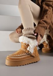 Jasnobrązowe Śniegowce na Platformie z Futerkiem i Haftowanym Wzorem Celatusa. Brązowe śniegowce Renee, bez wzorów, z jeansu, bez zapięcia. Za 109.99 zł.