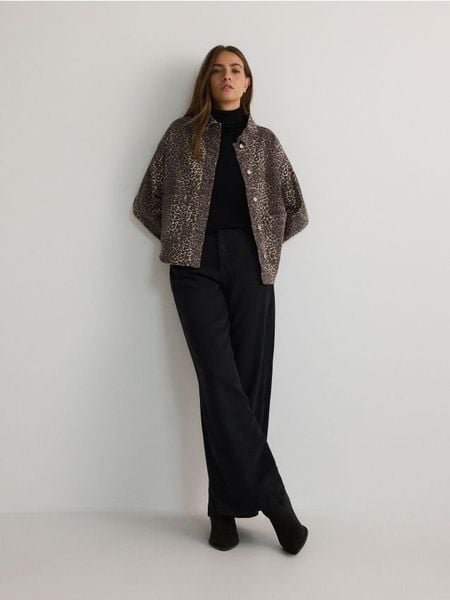 Jeansowa kurtka w panterkę - wielobarwny. Kurtki Reserved, l, bez wzorów, z bawełny, bez kaptura. W wyprzedaży za 119.99 zł.