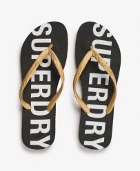 Superdry Klapki Code Essential z gumy – Czarny/Złoto metaliczne. Czarne klapki Superdry, bez wzorów, z gumy, bez obcasa, bez zapięcia. Za 104.55 zł.