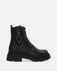 CZARNE WORKERY ZE SKÓRY NATURALNEJ 23623 BLACK. Czarne botki Venezia, bez wzorów, ze skóry, bez obcasa, bez zapięcia. Za 349.00 zł.