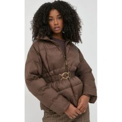 Pinko kurtka damska kolor brązowy zimowa oversize. Brązowe kurtki Pinko, na zimę, l, bez wzorów, z syntetyku, bez kaptura. Za 1,959.90 zł.