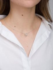 Pandora Srebrny naszyjnik z zawieszką - dł. 45 cm rozmiar: onesize. Białe naszyjniki Pandora, z materiału, z cyrkonią, srebrne. Za 345.95 zł.
