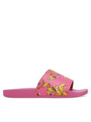 Versace Jeans Couture Klapki 78VA3SQ3 Różowy. Czerwone klapki Versace Jeans Couture, bez wzorów, z jeansu, bez obcasa, bez zapięcia. Za 319.99 zł.