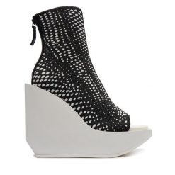 Botki United Nude. Czarne botki United Nude, bez wzorów, bez obcasa, na koturnie, bez zapięcia. Za 789.99 zł.