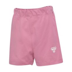 Luźne krótkie spodenki dziecięce Hummel. Czerwone szorty Hummel, bez wzorów. Za 167.00 zł.