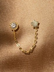 OR ÉCLAT Złote kolczyki-wkrętki "Royal" z cyrkonią rozmiar: onesize. Żółte kolczyki Or Éclat, z cyrkonią, złote. Za 260.99 zł.