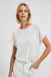 Bluzka w kropki biała. Białe bluzki MOODO, bez wzorów, bez kołnierzyka, bez ramiączek. W wyprzedaży za 34.99 zł.