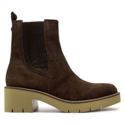 Botki Tamaris. Brązowe botki Tamaris, bez wzorów, bez obcasa, na słupku, bez zapięcia. Za 249.99 zł.