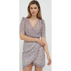 Morgan sukienka mini prosta. Sukienki Morgan, na co dzień, bez wzorów, bez kołnierzyka, bez ramiączek, mini, proste. W wyprzedaży za 269.99 zł.
