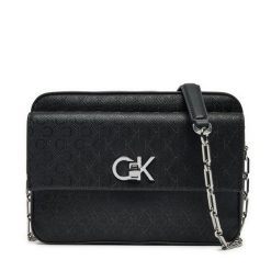 Torebka Calvin Klein. Czarne listonoszki Calvin Klein, bez wzorów, bez dodatków. Za 369.99 zł.