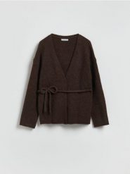 Kardigan z wiązaniem - brązowy. Brązowe swetry Reserved, l, bez wzorów, z dzianiny, bez ramiączek. Za 149.99 zł.