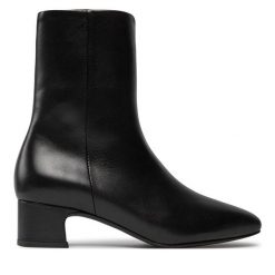 Botki Balagan. Czarne botki BALAGAN, bez wzorów, bez obcasa, na słupku, bez zapięcia. Za 579.99 zł.