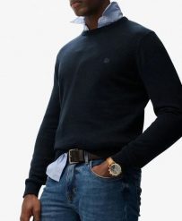 Superdry Essentials Cotton Jumper – sweter bawełniany, krój relaxed. Niebieskie swetry Superdry, uniwersalny, bez wzorów, z bawełny, bez ramiączek. Za 279.65 zł.
