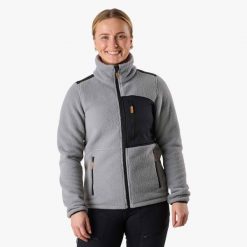 Bluza polarowa turystyka damska Swedemount Nordkap Pile Jacket wodoodporna. Czarne bluzy bez kaptura SWEDEMOUNT, na zimę, bez wzorów, z polaru, bez kaptura, narciarskie. Za 399.99 zł.