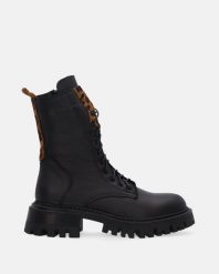 SKÓRZANE BOTKI Z MOTYWEM ZWIERZĘCYM 30910002 BLACK. Czarne botki Venezia, bez wzorów, ze skóry, bez obcasa, bez zapięcia. Za 339.00 zł.