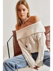 Bianco Lucci Sweter w kolorze kremowym rozmiar: onesize. Brązowe swetry Bianco Lucci, bez wzorów, bez ramiączek. Za 100.99 zł.