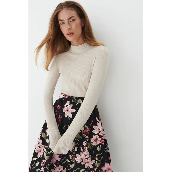 Sweter z wysoką stójką - Kremowy. Białe swetry Mohito, l, bez wzorów, bez ramiączek. Za 89.99 zł.