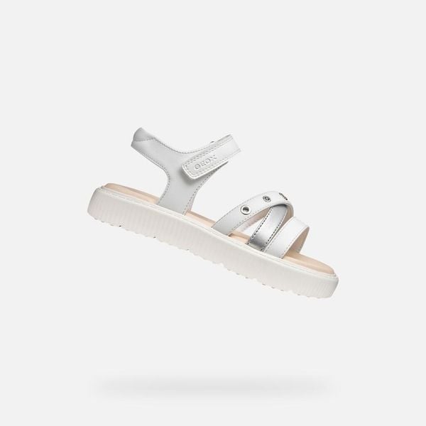 Sandały GEOX J SANDAL KODETTE GIR Biały. Białe sandały Geox, bez wzorów, z syntetyku, bez obcasa, bez zapięcia. Za 242.99 zł.