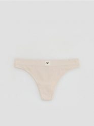 Prążkowane majtki stringi - beżowy. Brązowe stringi Reserved, bez wzorów, prążkowane. Za 29.99 zł.