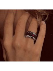 Les Favorites Srebrny pierścionek z cyrkoniami rozmiar: 52. Czarne pierścionki Les Favorites, z cyrkonią, srebrne. Za 108.99 zł.