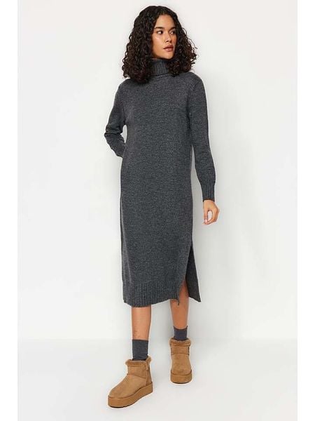 Trendyol Sukienka w kolorze szarym rozmiar: L. Szare sukienki Trendyol, l, bez wzorów, bez kołnierzyka, bez ramiączek, midi. Za 88.02 zł.