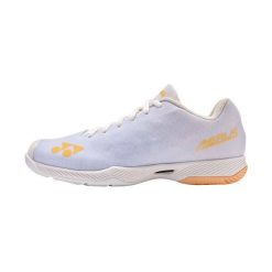 Damskie buty do badmintona Yonex PC Aerus Z. Białe buty treningowe YONEX, bez wzorów, z materiału, bez zapięcia. Za 540.50 zł.