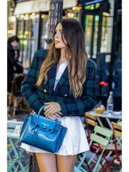 Victor & Hugo Paris Skórzana torebka "Jeny" w kolorze niebieskim - 25 x 19 x 7 cm rozmiar: onesize. Niebieskie torebki klasyczne Victor & Hugo Paris, bez wzorów, z materiału, przez ramię, bez dodatków. Za 347.99 zł.