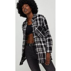 Answear Lab koszula bawełniana damska kolor czarny relaxed. Czarne koszule Answear Lab, l, bez wzorów, z bawełny, bez kołnierzyka, bez ramiączek. Za 249.99 zł.