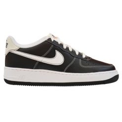 Buty sportowe damskie Nike Air Force 1 LOW S50 niskie. Białe buty treningowe Nike, bez wzorów, bez zapięcia, Nike Air Force. Za 428.99 zł.