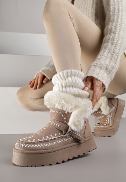 Ciemnobeżowe Śniegowce na Platformie z Futerkiem i Haftowanym Wzorem Celatusa. Brązowe śniegowce Renee, bez wzorów, z jeansu, bez zapięcia. Za 109.99 zł.