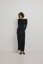 Sukienka MAXI z marszczeniem na dekolcie w kolorze INTENSE BLACK - VEGA-S/M. Czarne sukienki Marsala, na spotkanie biznesowe, m, bez wzorów, z elastanu, eleganckie, bez kołnierzyka, bez ramiączek, maxi. Za 649.90 zł.