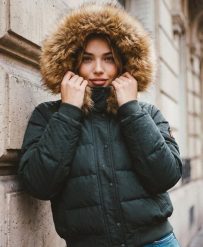 Superdry Kurtka Bomber Everest z Kapturami Slim – Cedar Green. Zielone kurtki Superdry, bez wzorów, z nylonu, z kapturem. Za 847.80 zł.