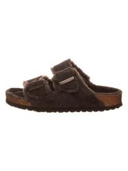 Birkenstock Klapki "Arizona" w kolorze brązowym rozmiar: 40. Brązowe klapki Birkenstock, bez wzorów, klasyczne, z otwartym noskiem, bez obcasa, bez zapięcia. Za 393.12 zł.