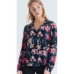 Koszula w kwiaty - Czarny. Koszule marki Cropp. W wyprzedaży za 39.99 zł.