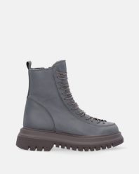 SZARE WORKERY Z FIOLETOWĄ PODESZWĄ D23KB-4300 TOPO. Fioletowe botki Venezia, bez wzorów, ze skóry, bez obcasa, bez zapięcia. Za 279.00 zł.