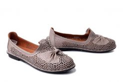 COMFORTABEL 830049-09 grau, półbuty damskie. Szare półbuty wsuwane Comfortabel, na lato, w ażurowe wzory, ze skóry, bez obcasa. Za 229.42 zł.