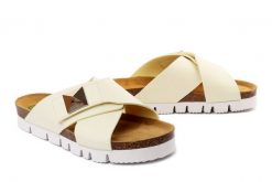 DR. BRINKMANN 700568-61 hellgelb, klapki damskie. Żółte klapki Dr. Brinkmann, bez wzorów, bez obcasa, bez zapięcia. Za 264.90 zł.
